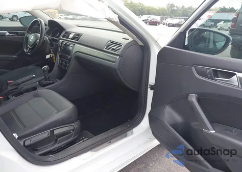 2018 Volkswagen Passat S/R-Line z USA, uszkodzony, nr VIN 1VWAA7A39JC016259